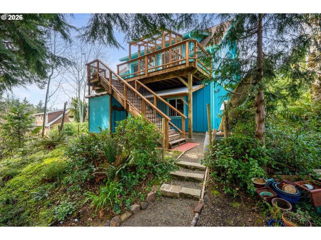 1055 PHELPS St, Tillamook, OR 97141