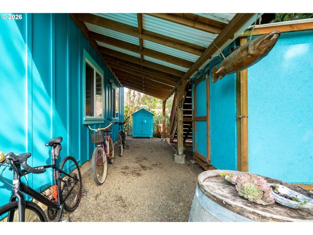 1055 PHELPS St, Tillamook, OR 97141
