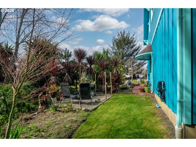 1055 PHELPS St, Tillamook, OR 97141