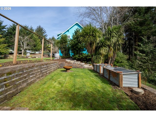 1055 PHELPS St, Tillamook, OR 97141