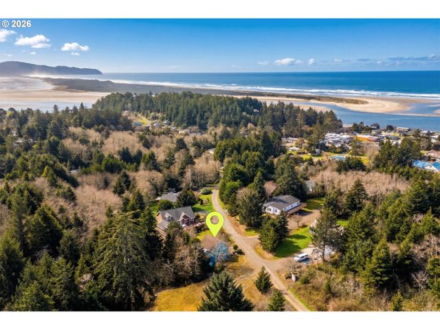 1055 PHELPS St, Tillamook, OR 97141