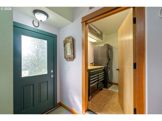 1055 PHELPS St, Tillamook, OR 97141