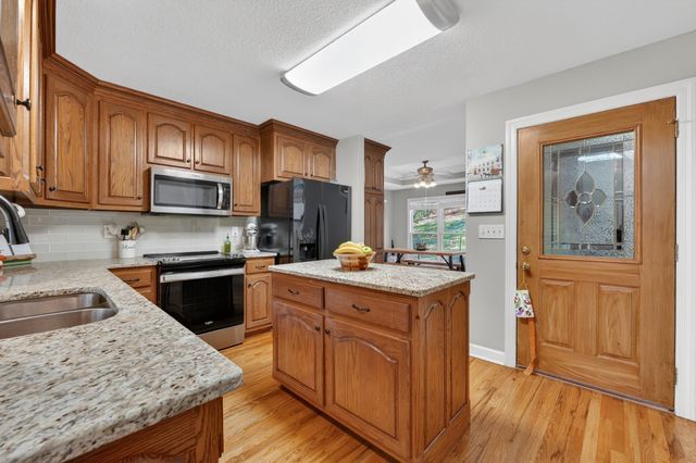 113 Poorhouse Rd, Taft, TN 38488