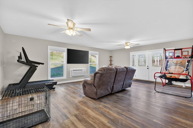 113 Poorhouse Rd, Taft, TN 38488