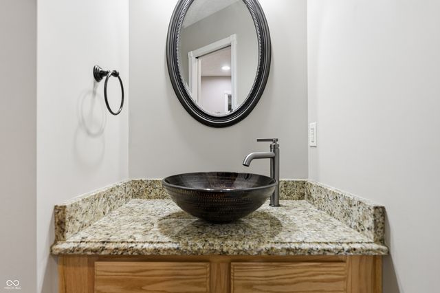 4712 Auburn Ford, Greenwood, IN 46142