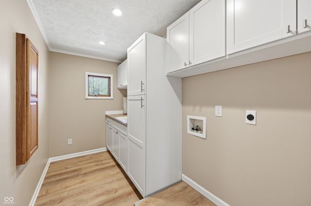 4712 Auburn Ford, Greenwood, IN 46142