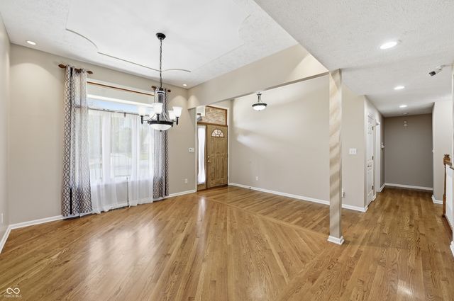 4712 Auburn Ford, Greenwood, IN 46142