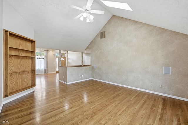 4712 Auburn Ford, Greenwood, IN 46142