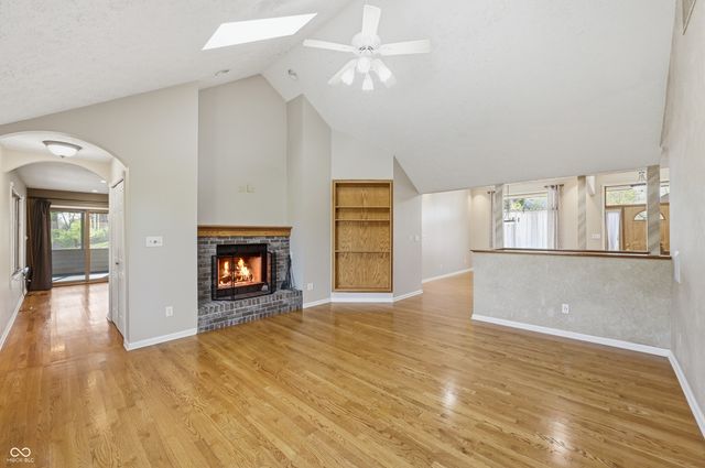 4712 Auburn Ford, Greenwood, IN 46142