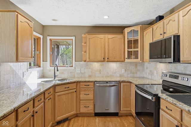 4712 Auburn Ford, Greenwood, IN 46142