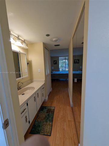 900 Saint Charles Pl L6, Pembroke Pines, FL 33026