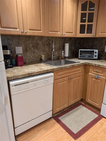 900 Saint Charles Pl L6, Pembroke Pines, FL 33026