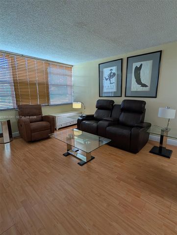 900 Saint Charles Pl L6, Pembroke Pines, FL 33026