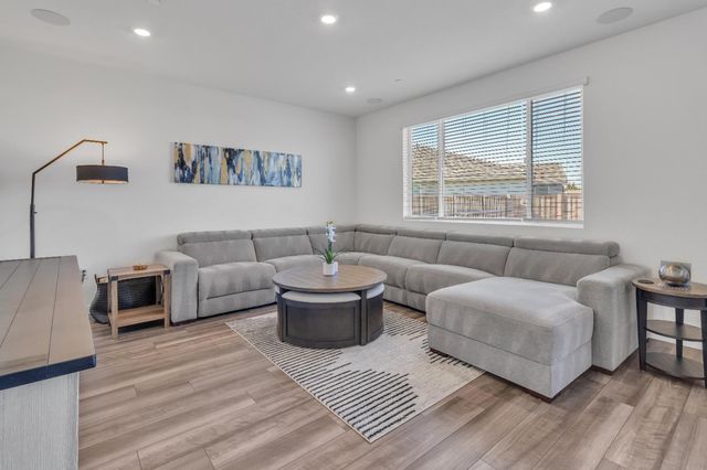 1574 Exeter Ct, Plumas Lake, CA 95961