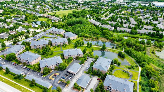 11535 Settlers Pond Way 8-1B, Orland Park, IL 60467