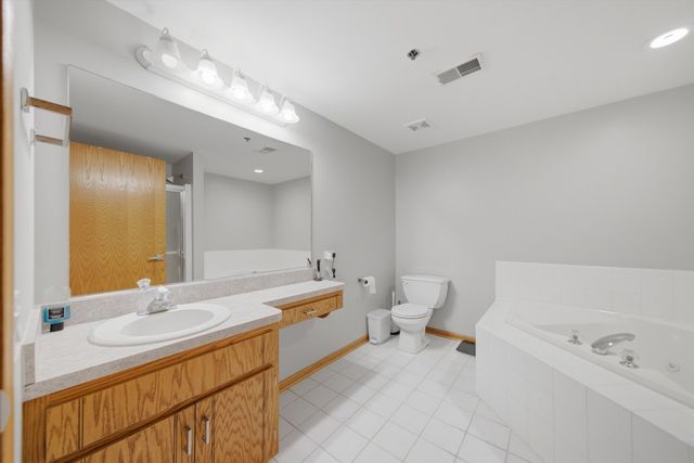 11535 Settlers Pond Way 8-1B, Orland Park, IL 60467