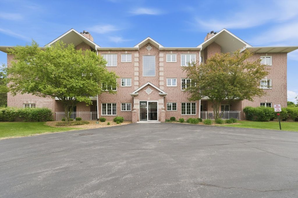 11535 Settlers Pond Way 8-1B, Orland Park, IL 60467