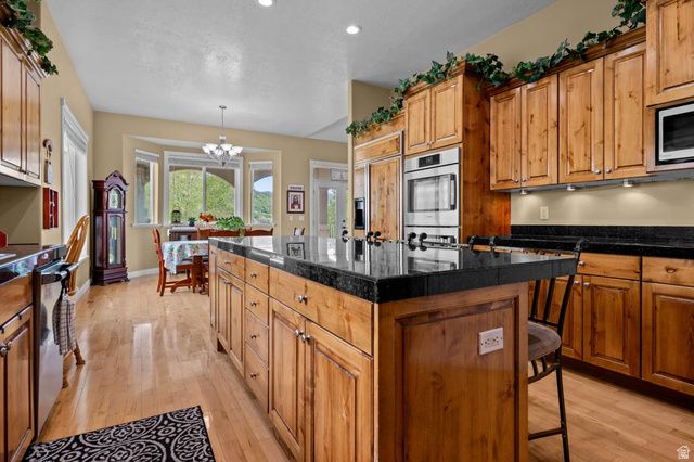 708 N EAGLERIDGE DR, Bountiful, UT 84010