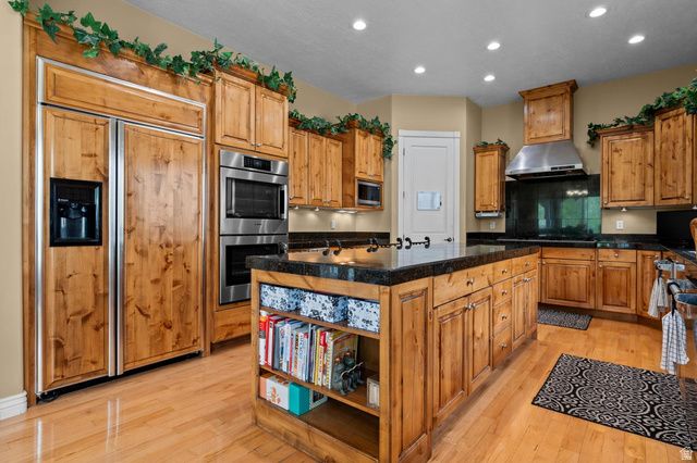 708 N EAGLERIDGE DR, Bountiful, UT 84010
