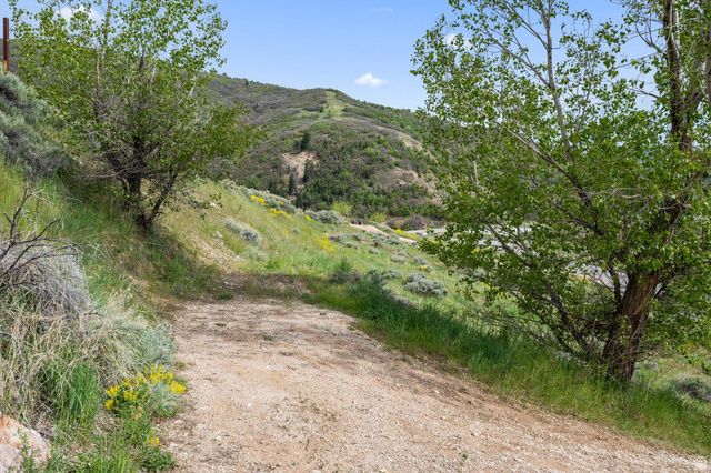 708 N EAGLERIDGE DR, Bountiful, UT 84010