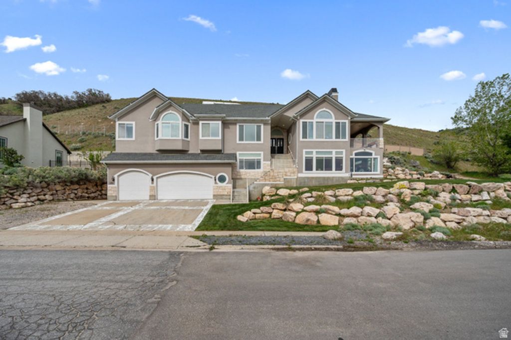 708 N EAGLERIDGE DR, Bountiful, UT 84010