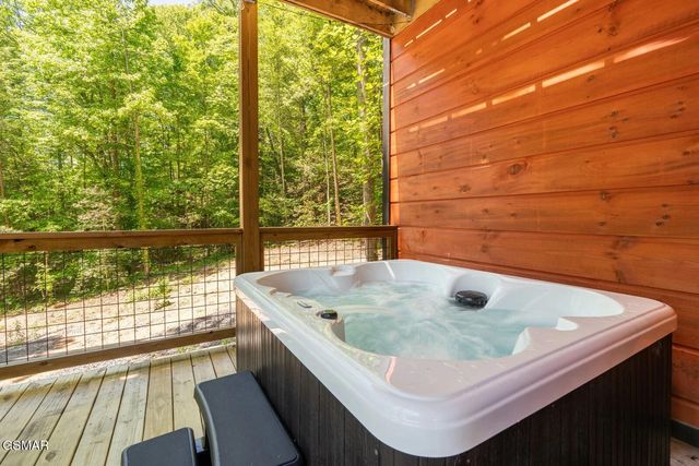 2672 Sulpher Springs Road, Sevierville, TN 37862