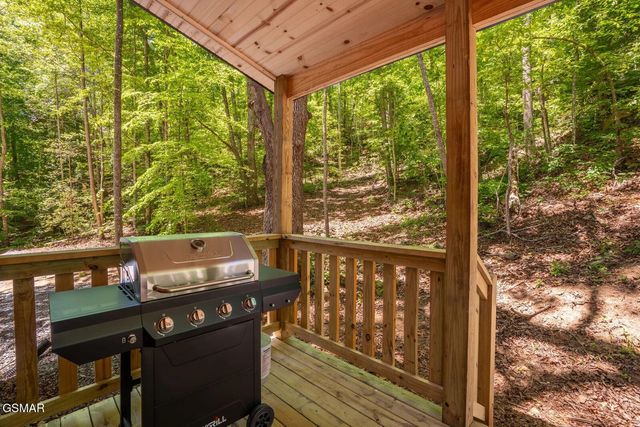 2672 Sulpher Springs Road, Sevierville, TN 37862