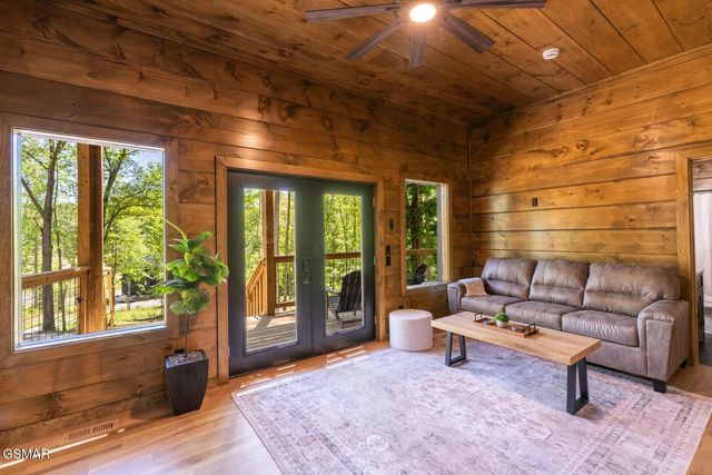 2672 Sulpher Springs Road, Sevierville, TN 37862