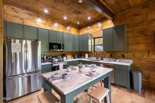 2672 Sulpher Springs Road, Sevierville, TN 37862