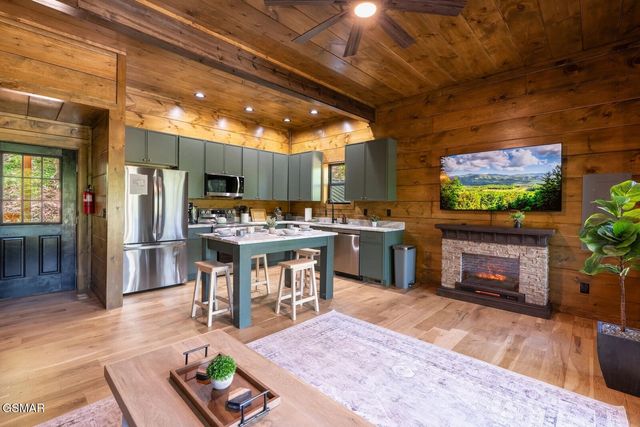 2672 Sulpher Springs Road, Sevierville, TN 37862