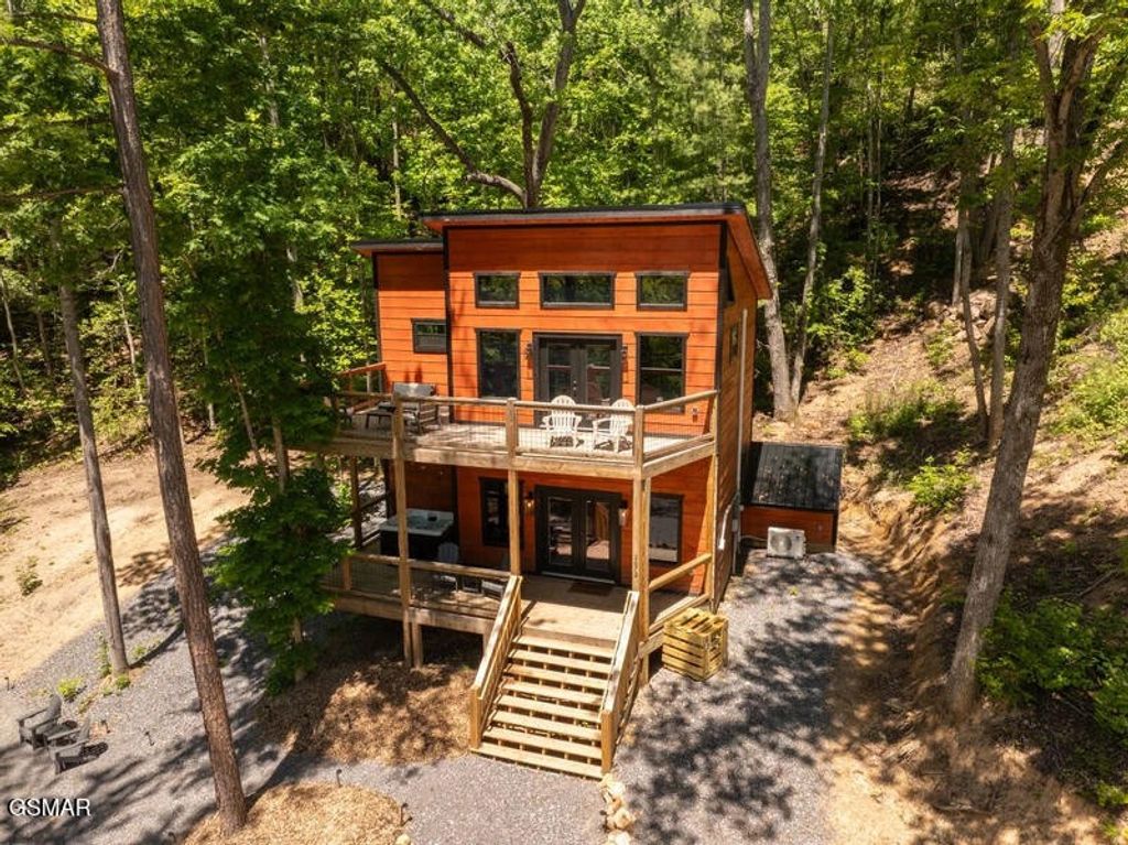 2672 Sulpher Springs Road, Sevierville, TN 37862