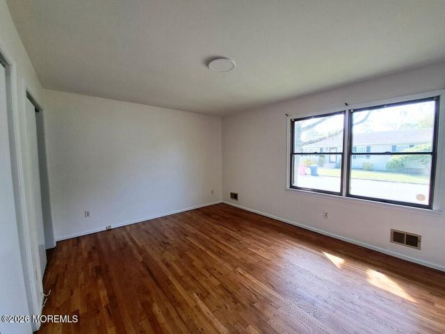 1125 Seaman Avenue, Beachwood, NJ 08722