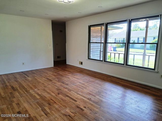 1125 Seaman Avenue, Beachwood, NJ 08722