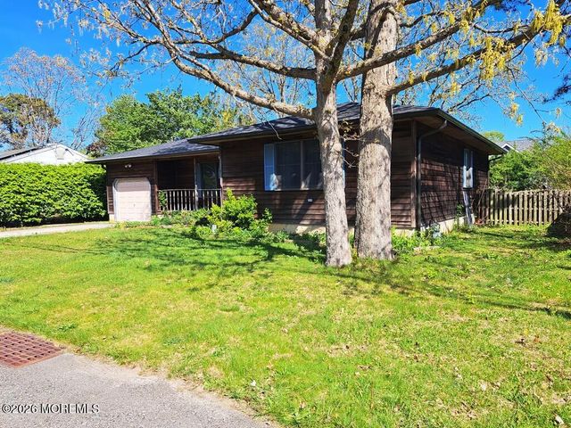 1125 Seaman Avenue, Beachwood, NJ 08722