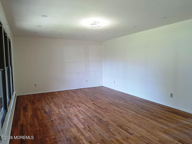 1125 Seaman Avenue, Beachwood, NJ 08722