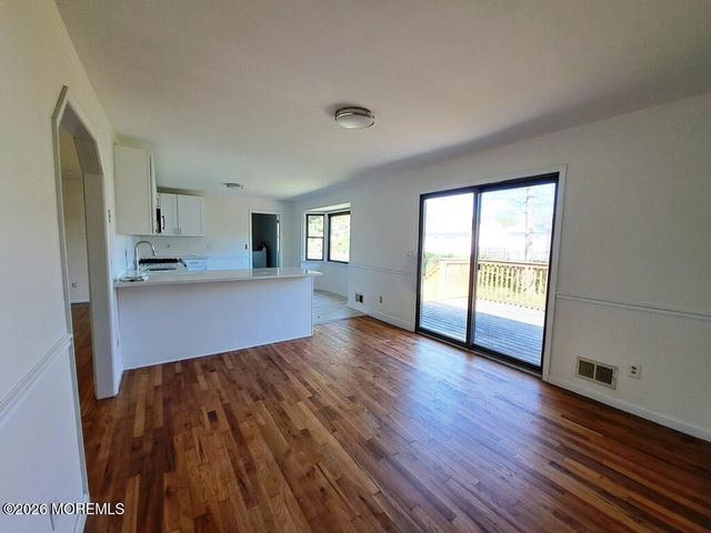 1125 Seaman Avenue, Beachwood, NJ 08722