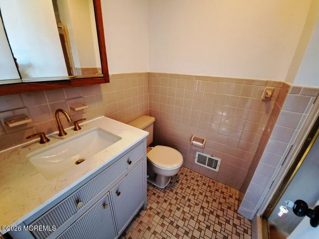 1125 Seaman Avenue, Beachwood, NJ 08722