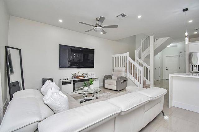819 NW 42 Place 819, Deerfield Beach, FL 33064