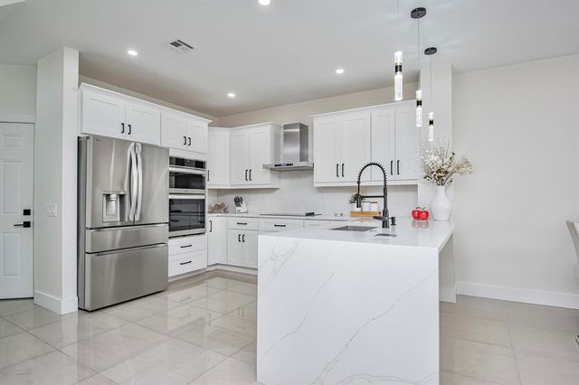 819 NW 42 Place 819, Deerfield Beach, FL 33064