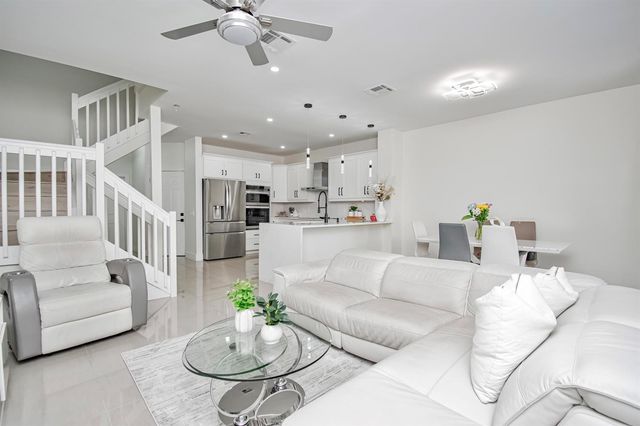819 NW 42 Place 819, Deerfield Beach, FL 33064