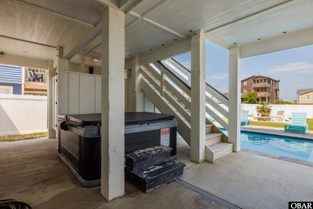 Image 4 of property listing at 4321 Lindbergh Avenue, Kitty Hawk, NC 27949
