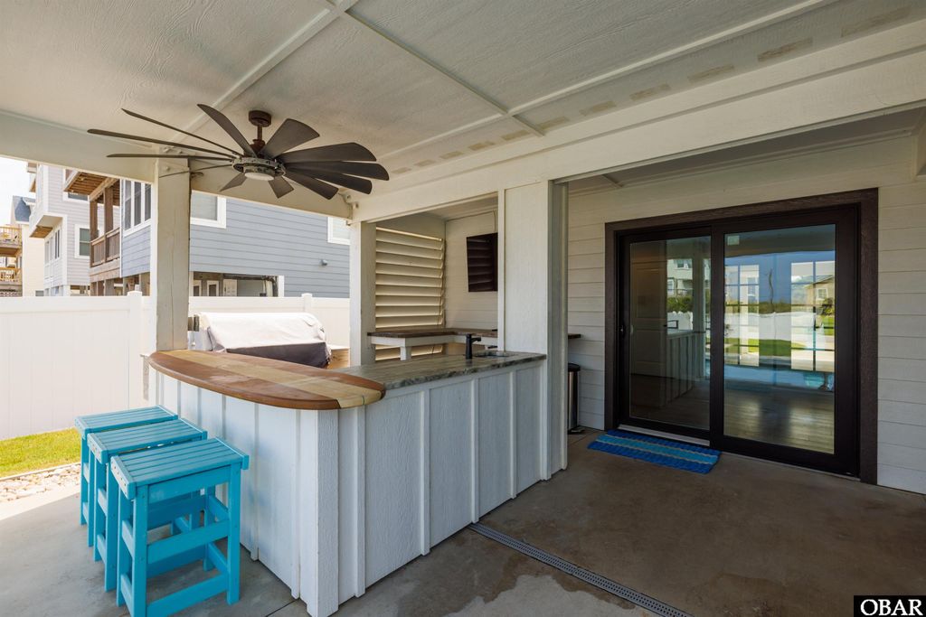 Image 6 of property listing at 4321 Lindbergh Avenue, Kitty Hawk, NC 27949