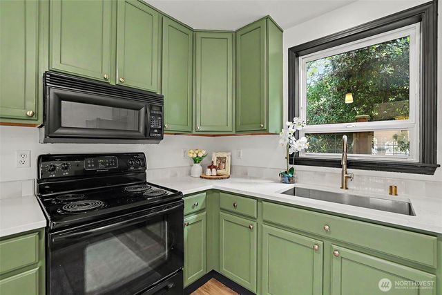 949 25th Avenue S, Seattle, WA 98144