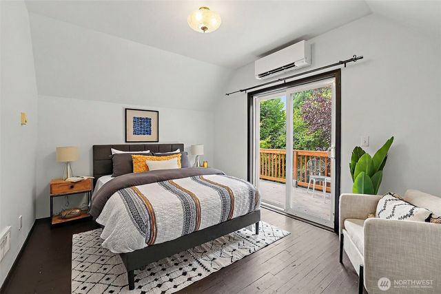 949 25th Avenue S, Seattle, WA 98144
