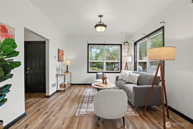 949 25th Avenue S, Seattle, WA 98144