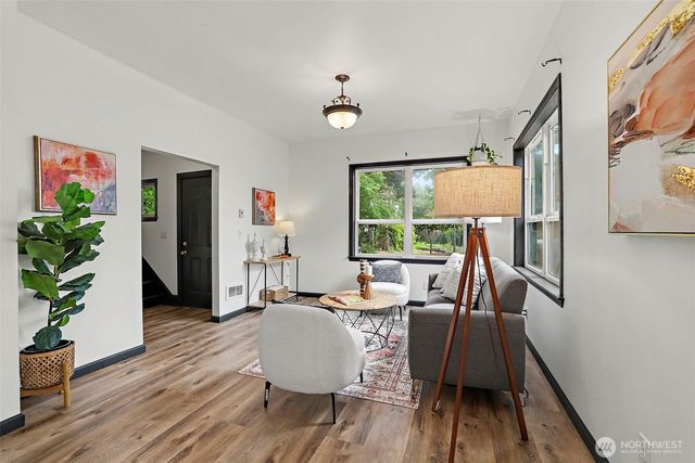949 25th Avenue S, Seattle, WA 98144