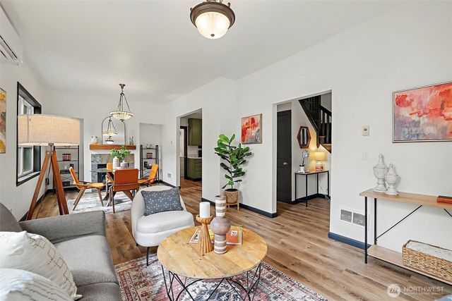 949 25th Avenue S, Seattle, WA 98144