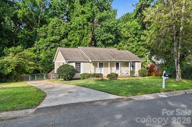 2726 Meadowcliff Drive, Charlotte, NC 28215
