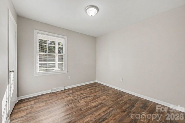 2726 Meadowcliff Drive, Charlotte, NC 28215