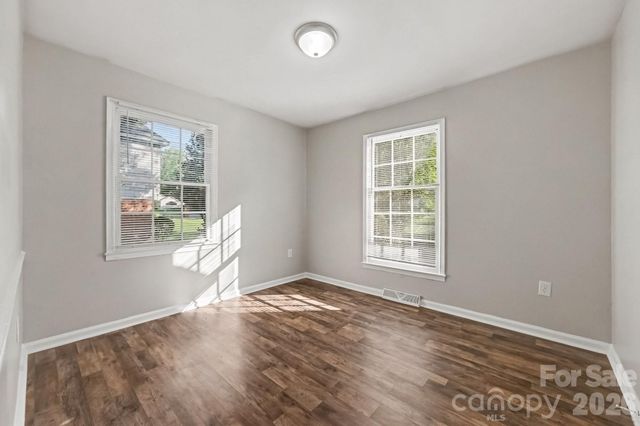 2726 Meadowcliff Drive, Charlotte, NC 28215